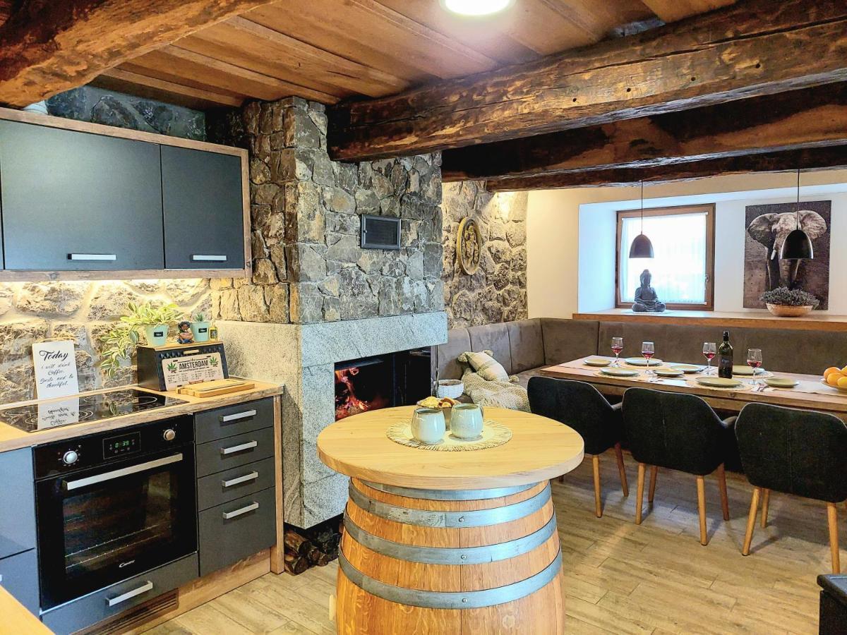 Vineyard Cottage Lan Na Hribu Semic Eksteriør billede